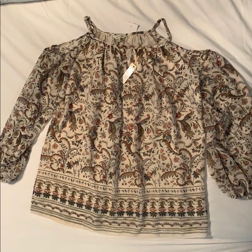 Max studio shoulder free loose paisley shirt.
